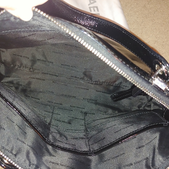 Michael Kors black patent handbag - Picture 5 of 5